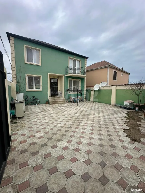 Satılır 4 otaqlı həyət evi 200 m²