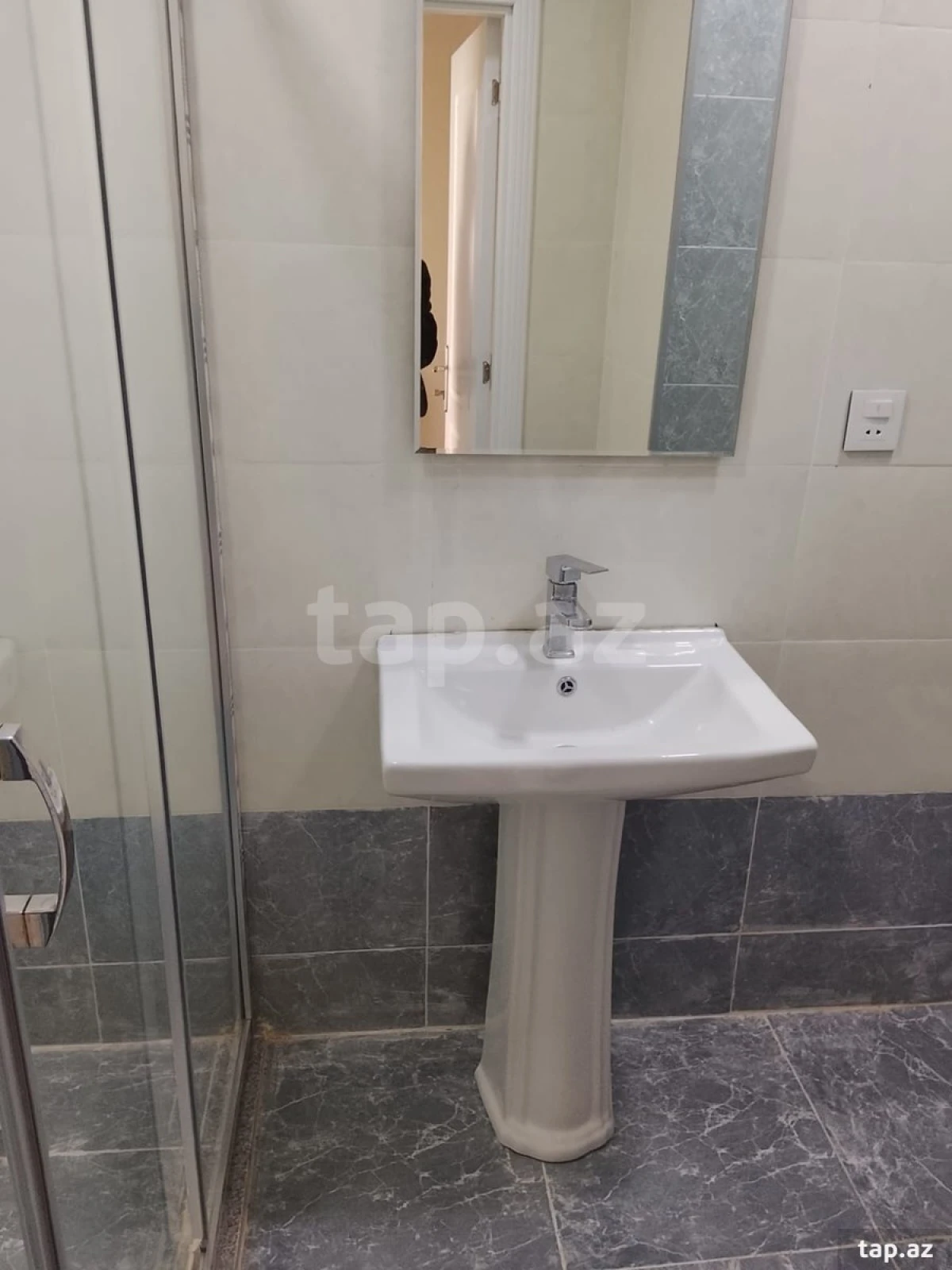 Kirayə verilir 2 otaqlı yeni tikili 72 m²