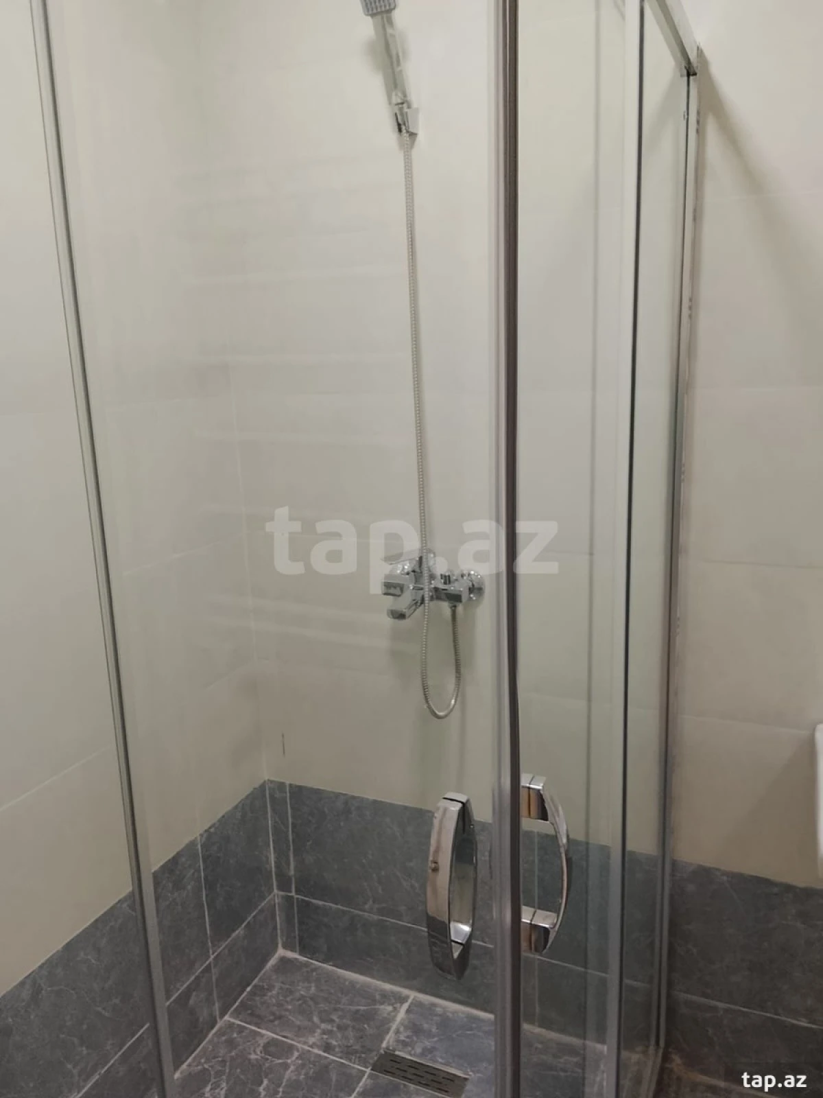 Kirayə verilir 2 otaqlı yeni tikili 72 m²