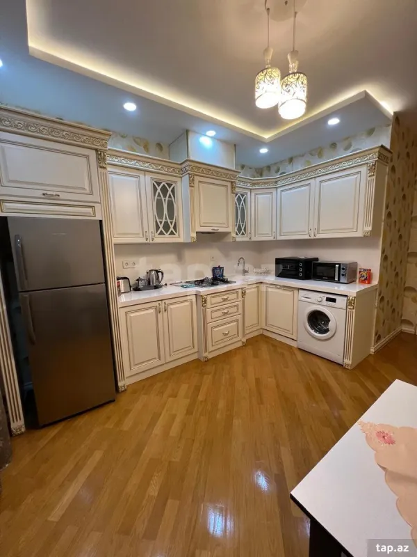 Kirayə verilir 2 otaqlı yeni tikili 110 m²