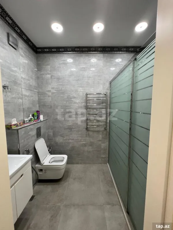 Kirayə verilir 2 otaqlı yeni tikili 110 m²