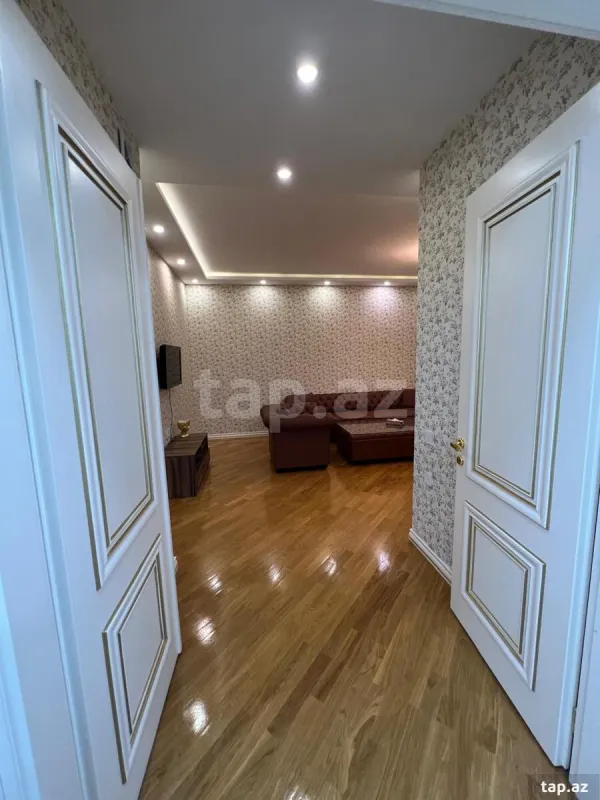 Kirayə verilir 2 otaqlı yeni tikili 110 m²