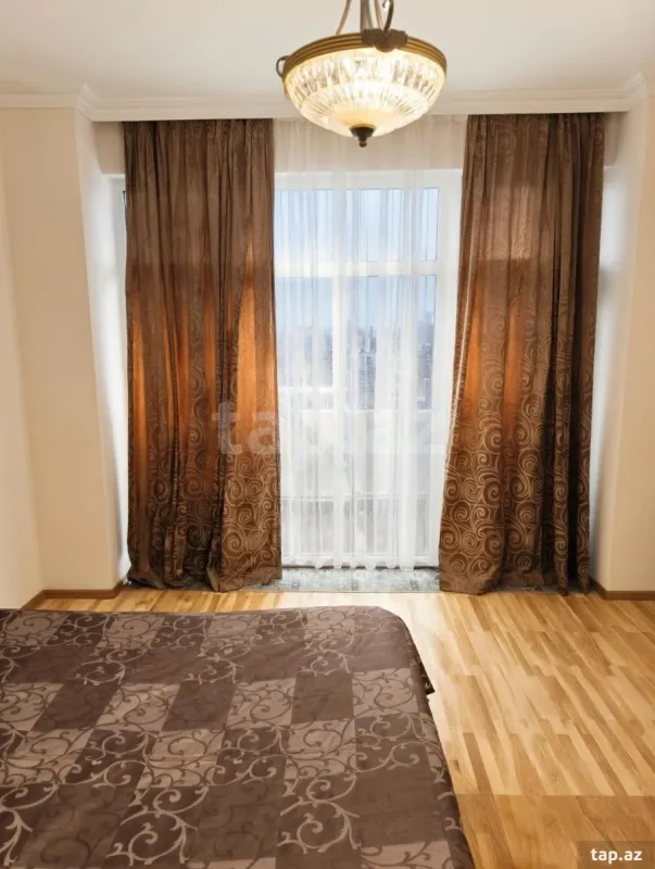 Kirayə verilir 3 otaqlı yeni tikili 120 m²