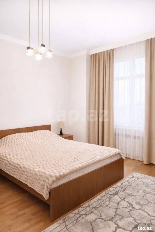 Kirayə verilir 3 otaqlı yeni tikili 120 m²