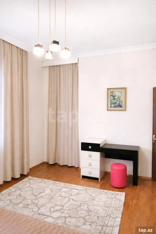 Kirayə verilir 3 otaqlı yeni tikili 120 m²