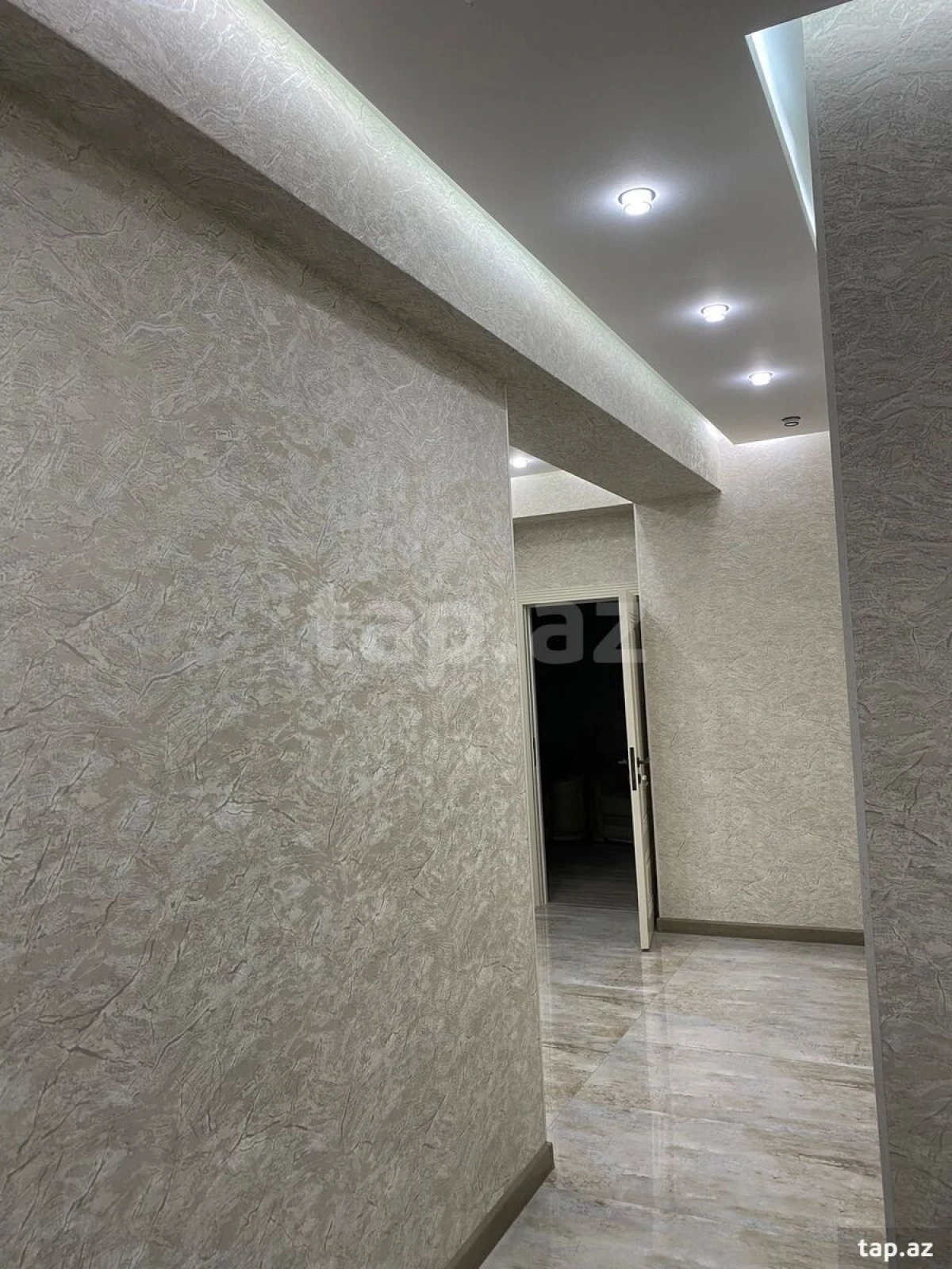 Kirayə verilir 2 otaqlı yeni tikili 75 m²