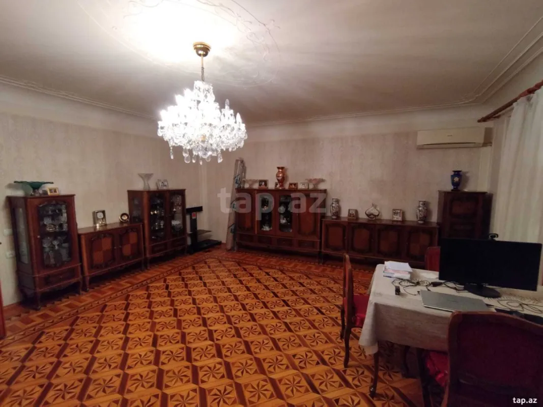 Satılır 4 otaqlı mənzil 120 m²