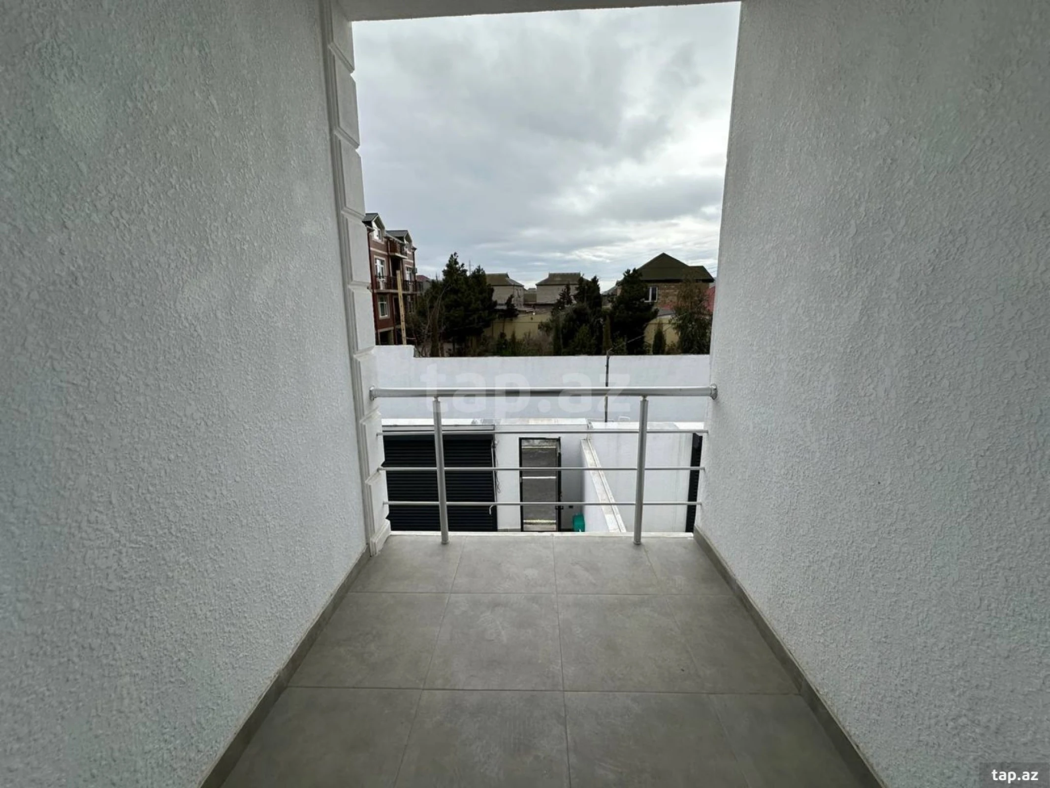 Satılır 5 otaqlı həyət evi 100 m²