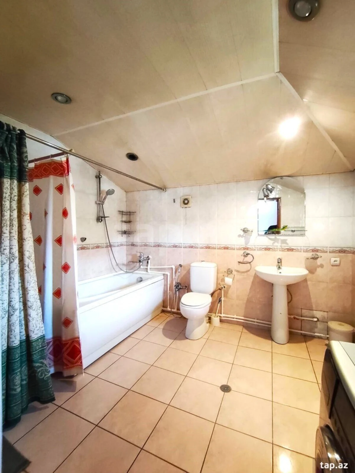 Kirayə verilir 4 otaqlı mənzil 120 m²