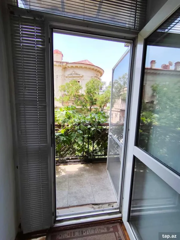 Kirayə verilir 4 otaqlı mənzil 120 m²