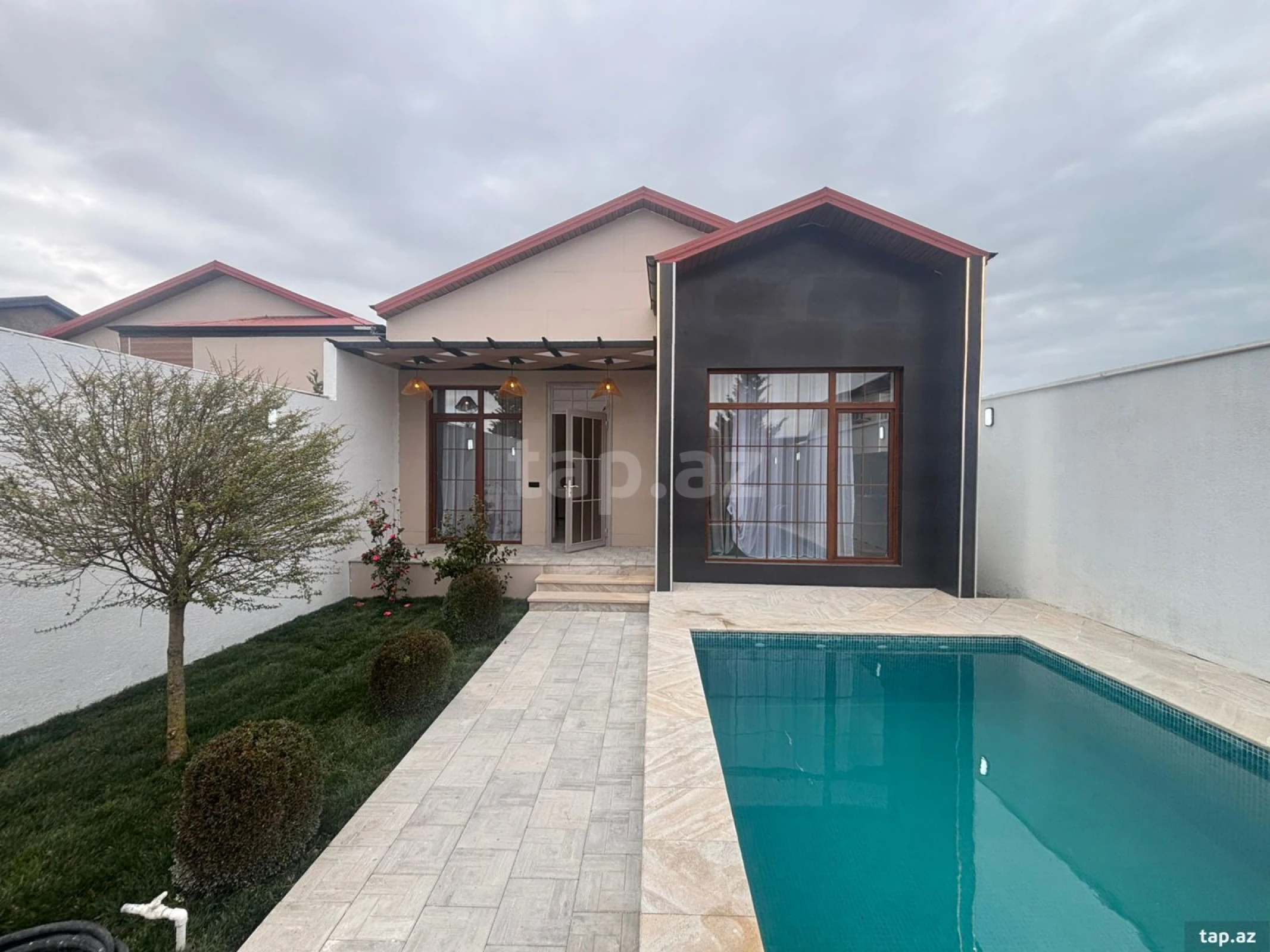 Satılır 4 otaqlı həyət evi 140 m²