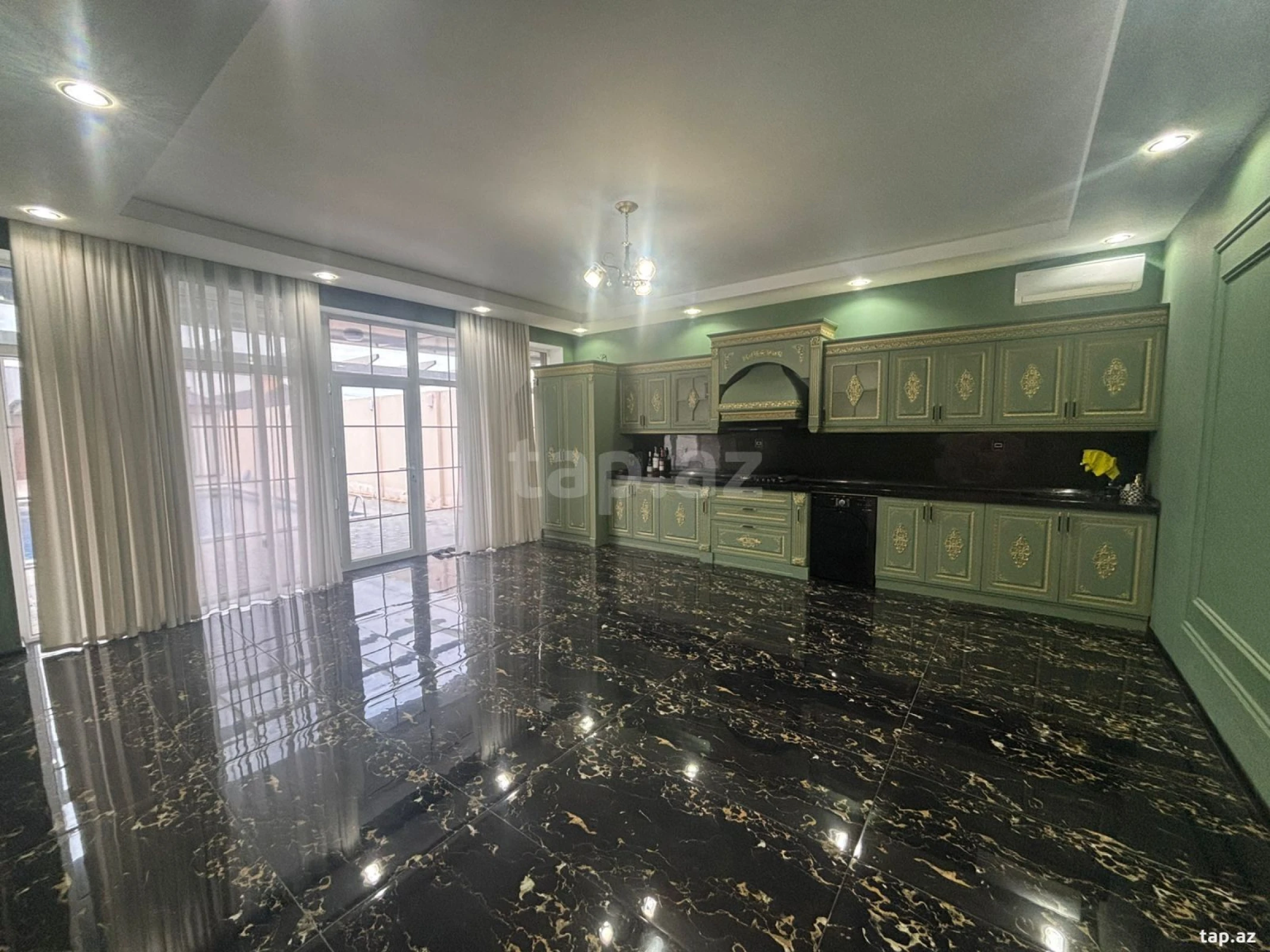 Satılır 4 otaqlı həyət evi 330 m²