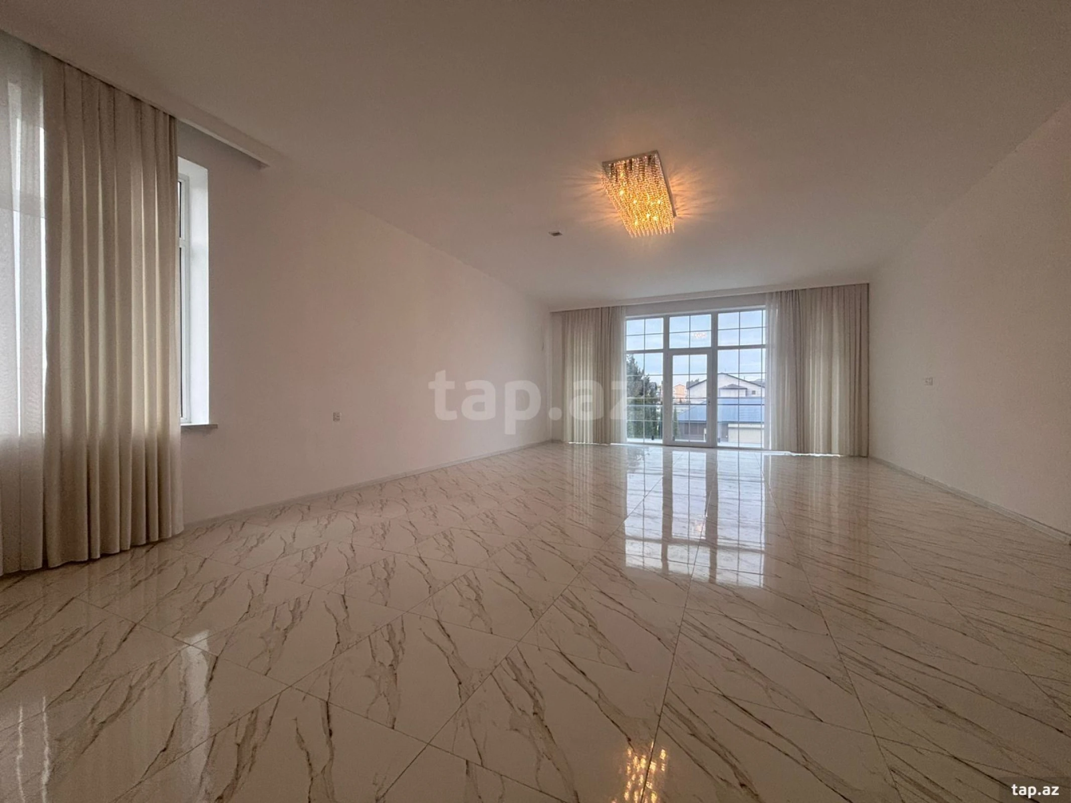 Satılır 4 otaqlı həyət evi 330 m²
