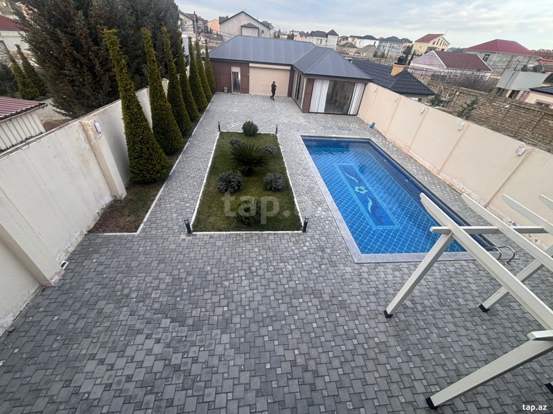 Satılır 4 otaqlı həyət evi 330 m²