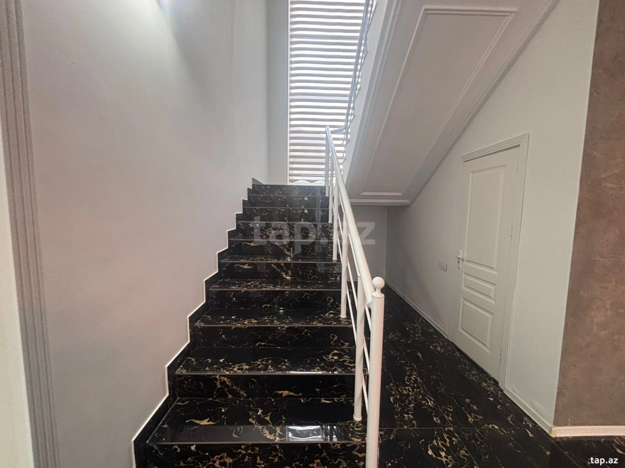 Satılır 4 otaqlı həyət evi 330 m²