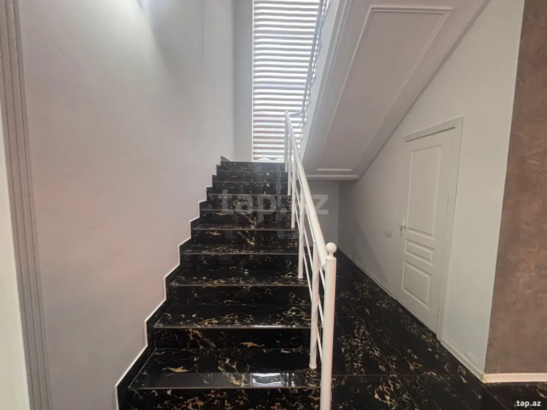 Satılır 4 otaqlı həyət evi 330 m²