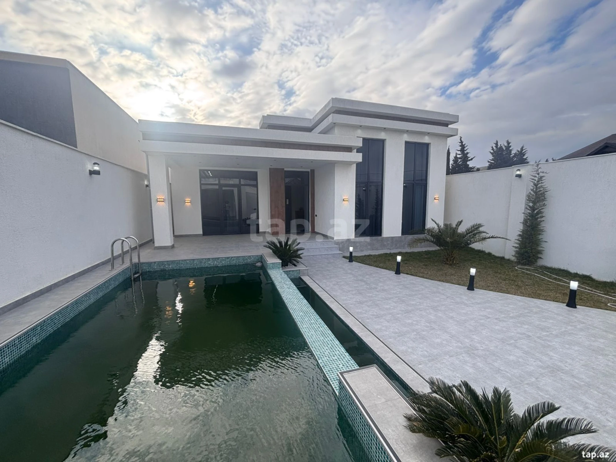 Satılır 4 otaqlı həyət evi 160 m²