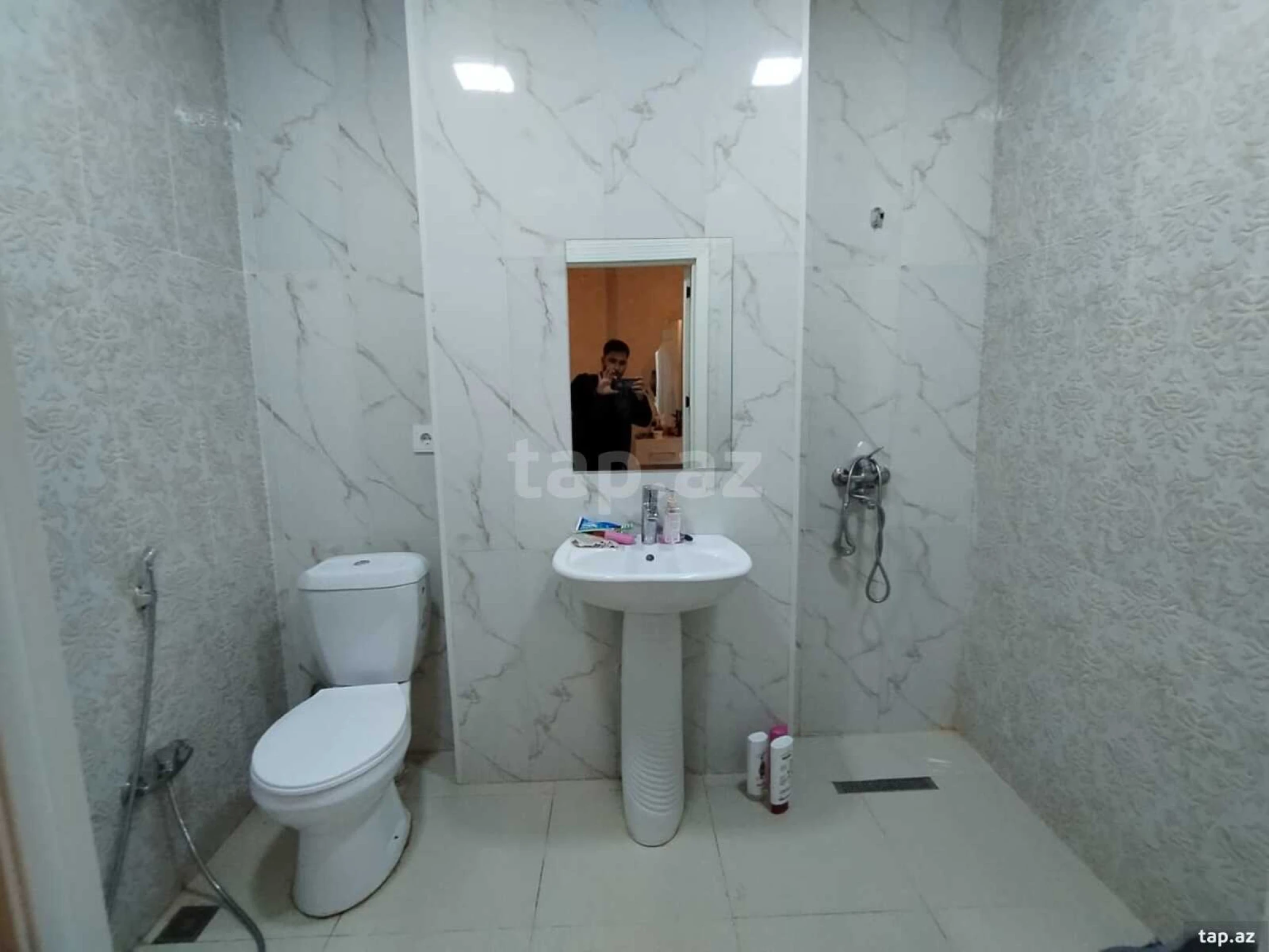 Kirayə verilir 2 otaqlı yeni tikili 68 m²