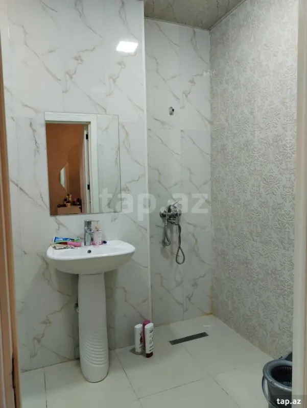 Kirayə verilir 2 otaqlı yeni tikili 68 m²