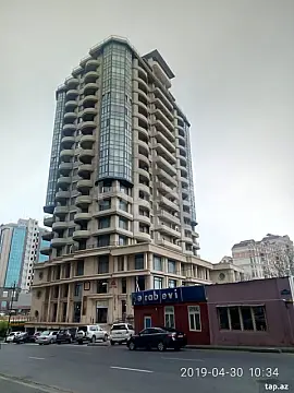 Kirayə verilir 3 otaqlı yeni tikili 200 m²