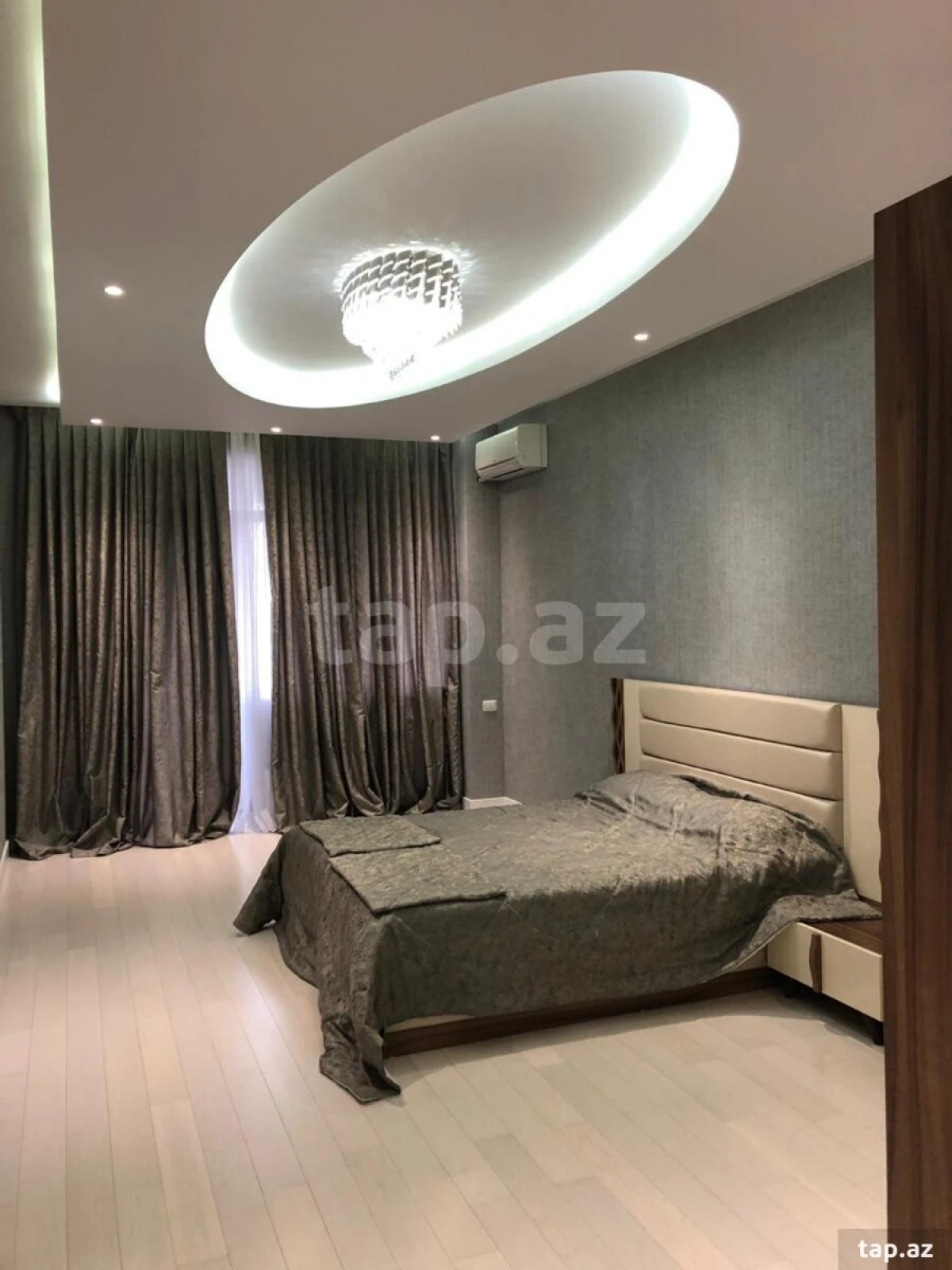 Kirayə verilir 3 otaqlı yeni tikili 200 m²