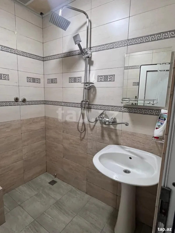 Kirayə verilir 2 otaqlı yeni tikili 80 m²