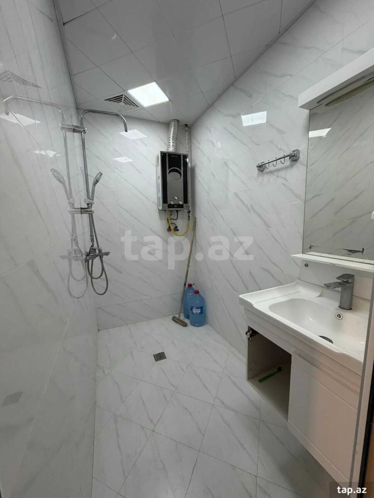 Kirayə verilir 2 otaqlı mənzil 70 m²