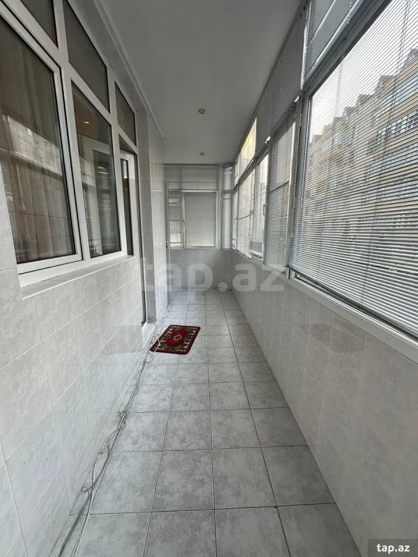 Kirayə verilir 3 otaqlı yeni tikili 168 m²