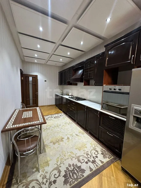Kirayə verilir 3 otaqlı yeni tikili 168 m²