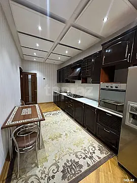 Kirayə verilir 3 otaqlı yeni tikili 168 m²
