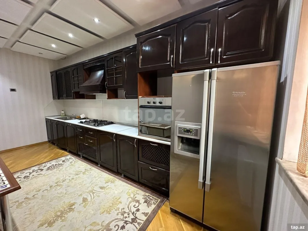 Kirayə verilir 3 otaqlı yeni tikili 168 m²