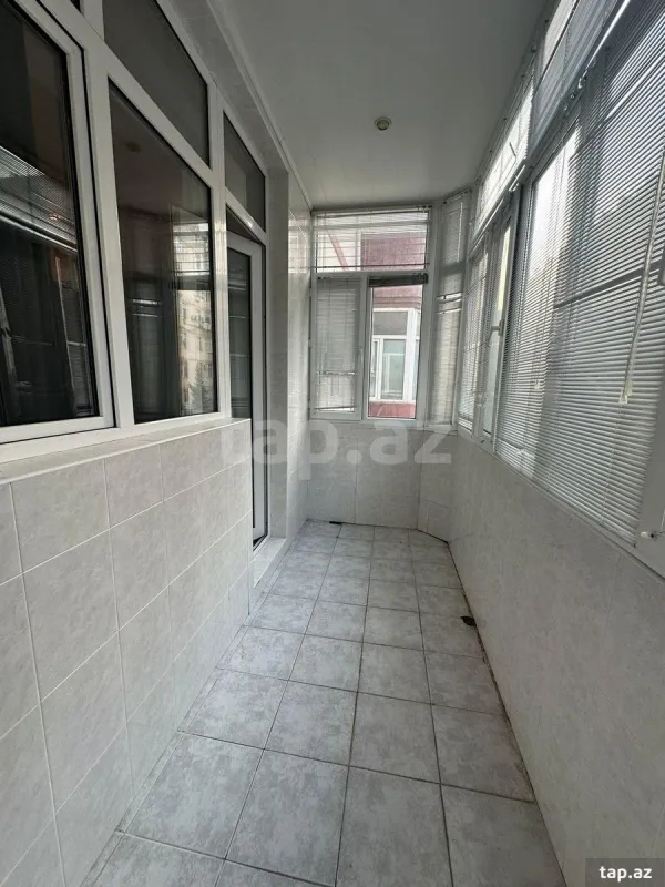 Kirayə verilir 3 otaqlı yeni tikili 168 m²