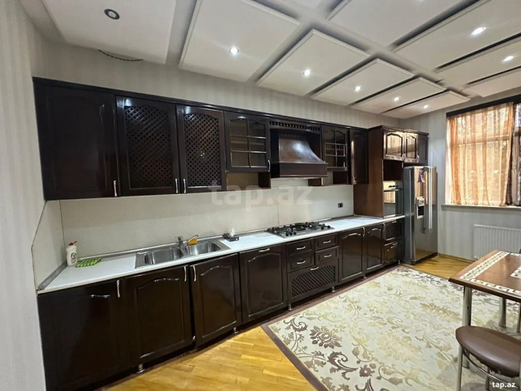 Kirayə verilir 3 otaqlı yeni tikili 168 m²