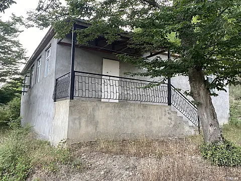 Satılır 4 otaqlı həyət evi 100 m²