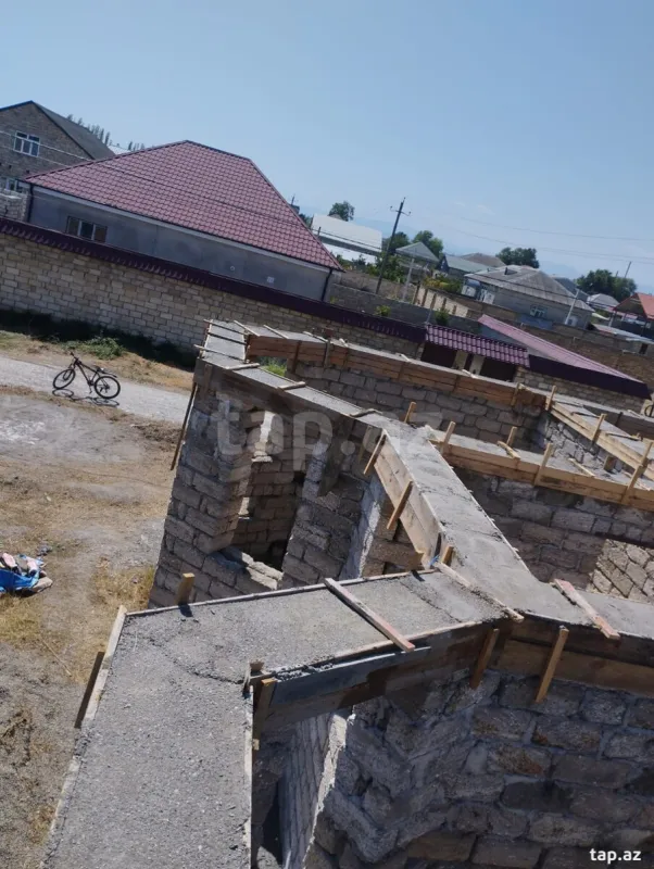 Satılır 4 otaqlı həyət evi 168 m²