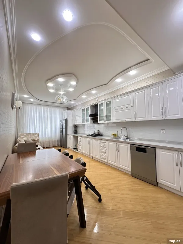 Satılır 4 otaqlı yeni tikili 183 m²