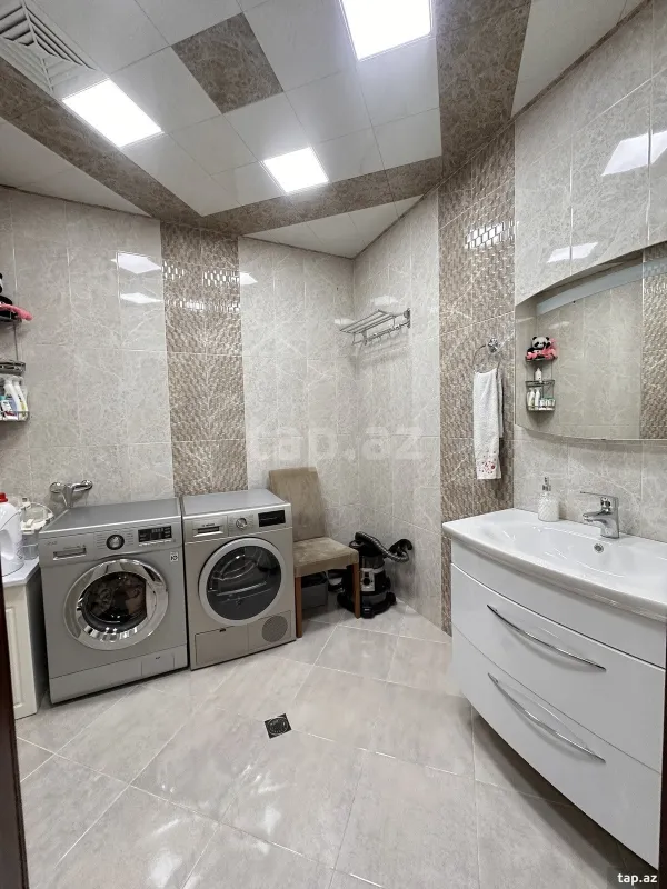 Satılır 4 otaqlı yeni tikili 183 m²