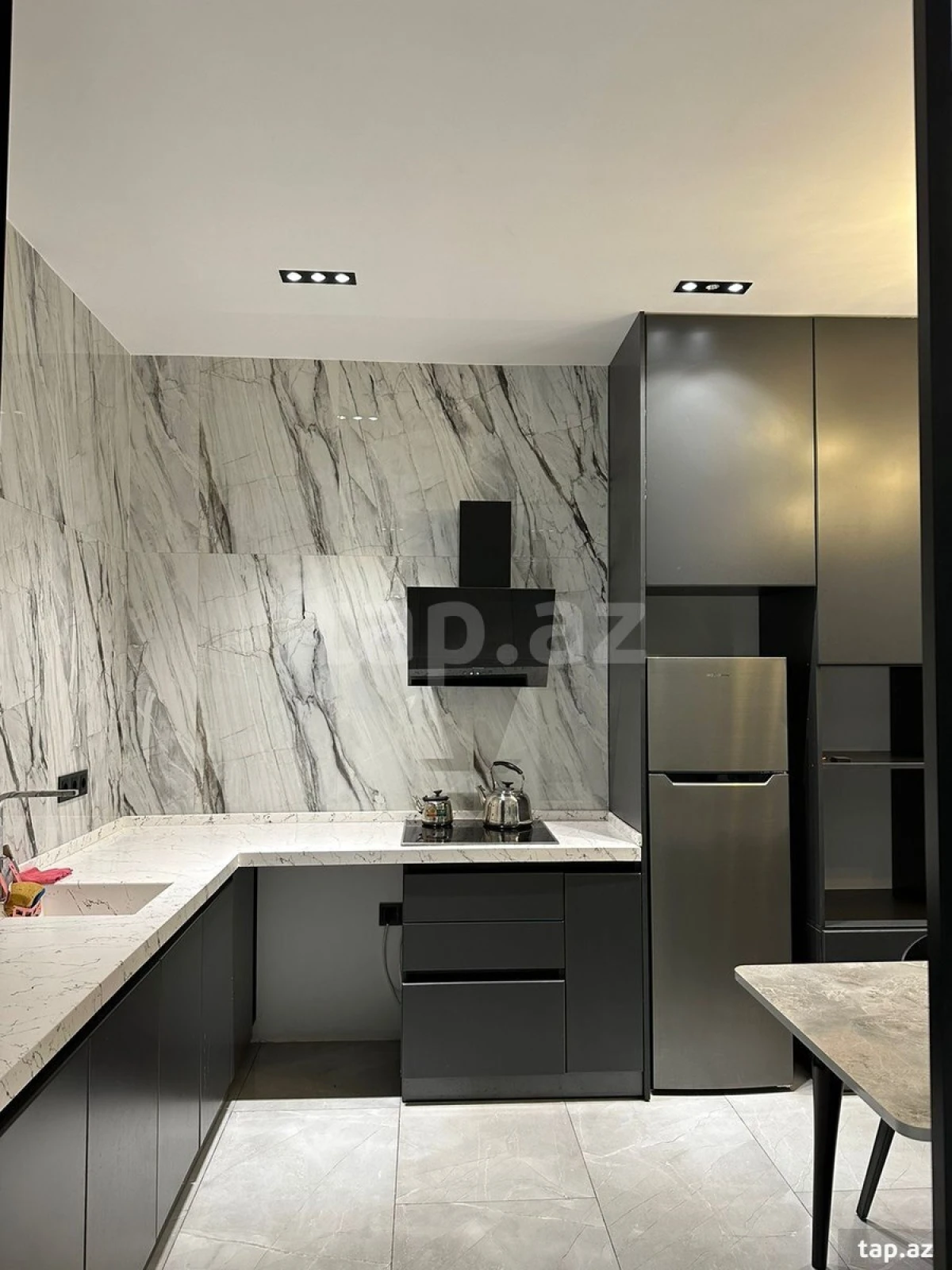 Kirayə verilir 3 otaqlı yeni tikili 100 m²