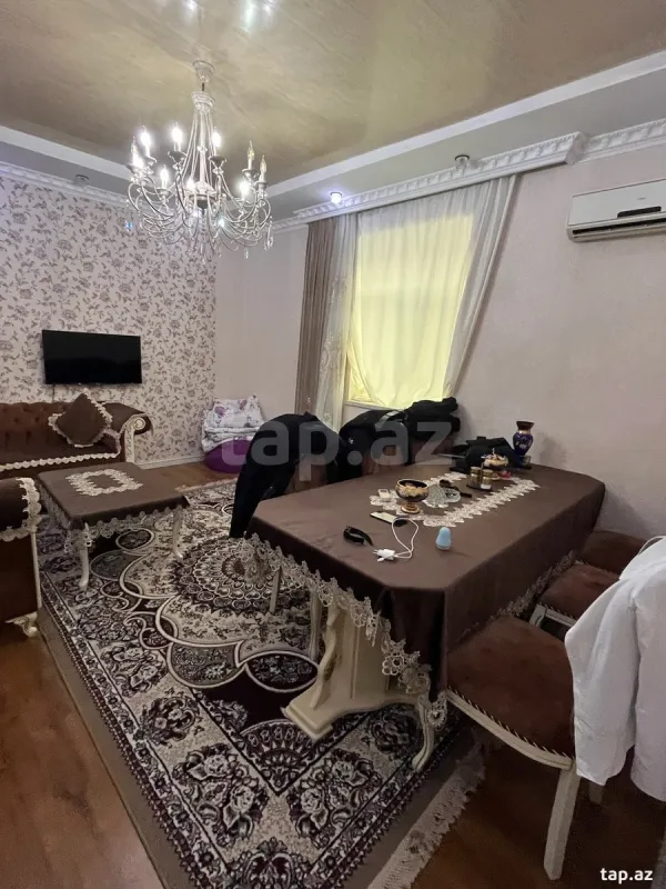 Satılır 5 otaqlı həyət evi 200 m²