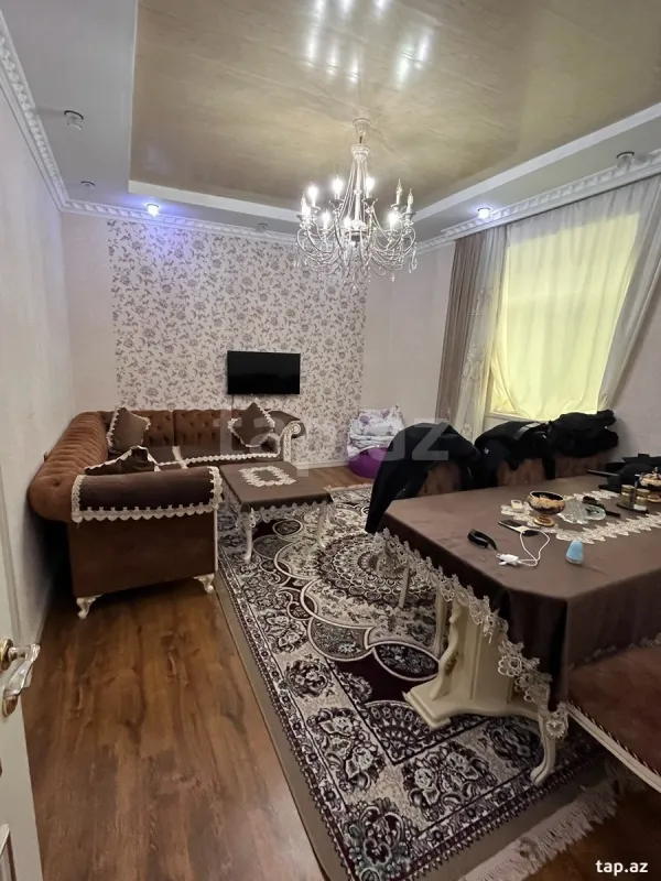 Satılır 5 otaqlı həyət evi 200 m²