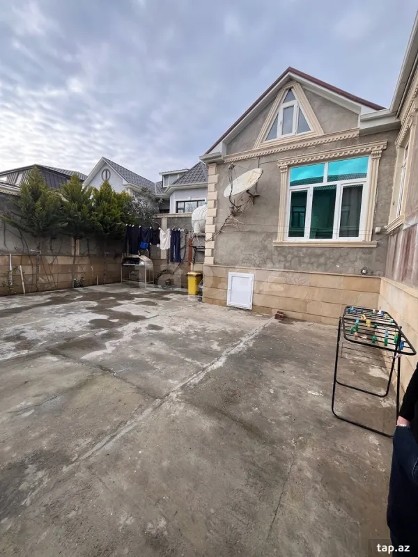 Satılır 5 otaqlı həyət evi 200 m²