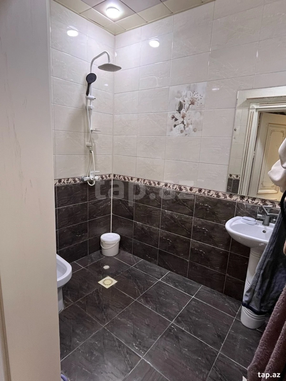 Satılır 5 otaqlı həyət evi 200 m²