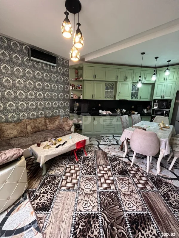 Satılır 5 otaqlı həyət evi 200 m²