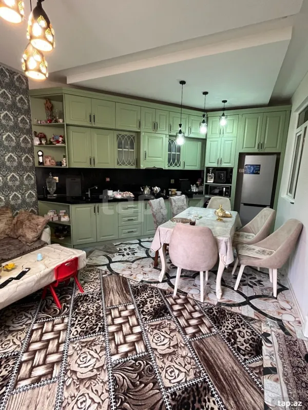 Satılır 5 otaqlı həyət evi 200 m²