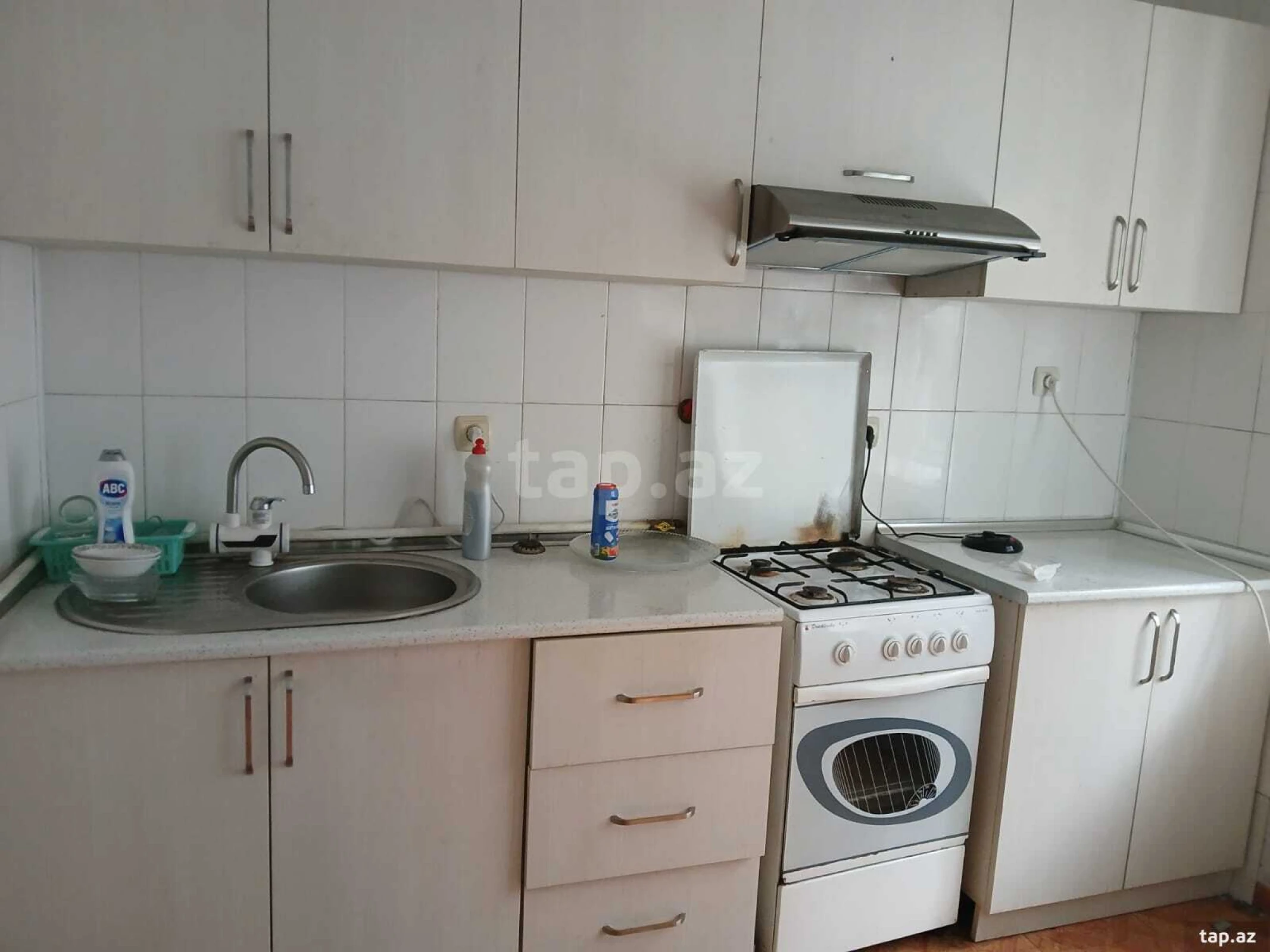Kirayə verilir 2 otaqlı mənzil 90 m²