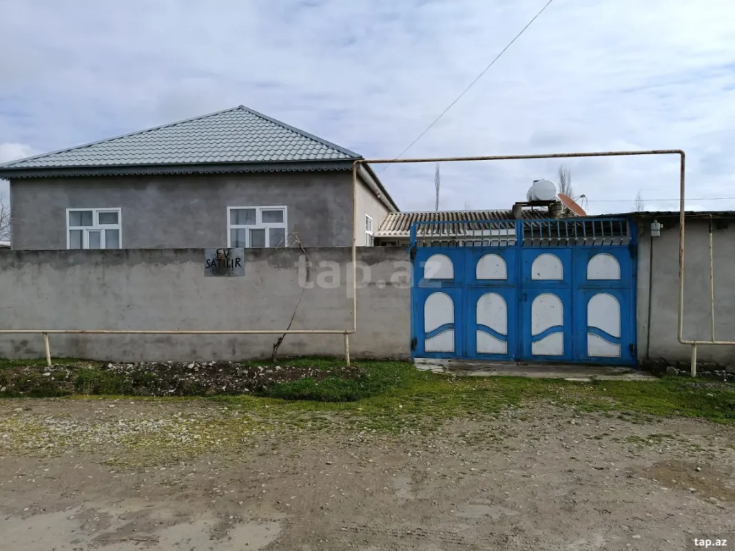 Satılır 4 otaqlı həyət evi 122 m²