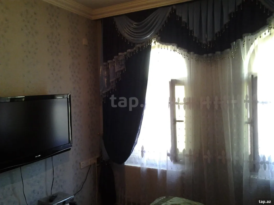 Satılır 8 otaqlı həyət evi 296 m²