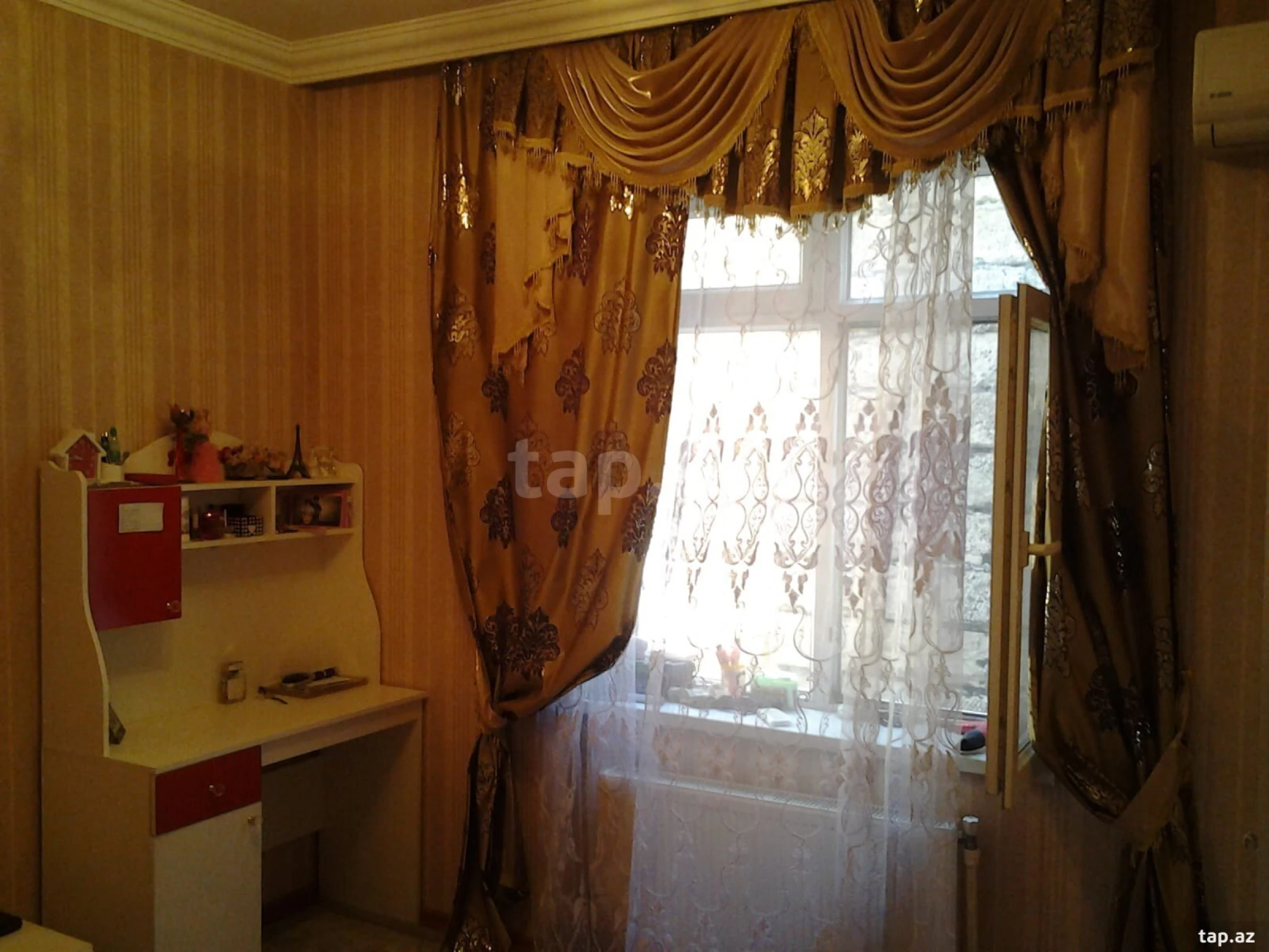 Satılır 8 otaqlı həyət evi 296 m²