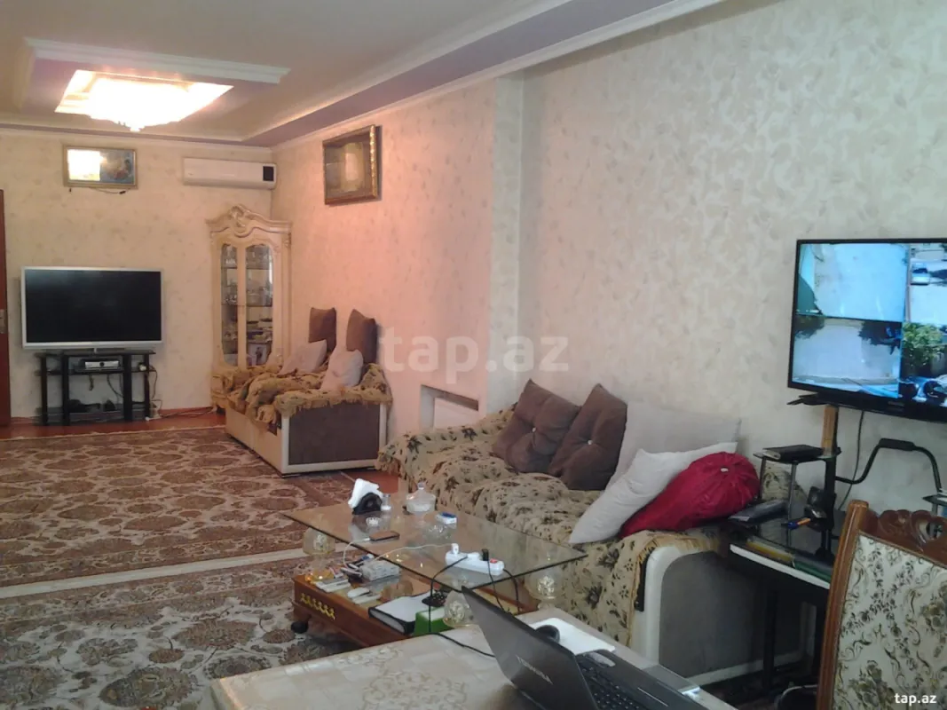 Satılır 8 otaqlı həyət evi 296 m²