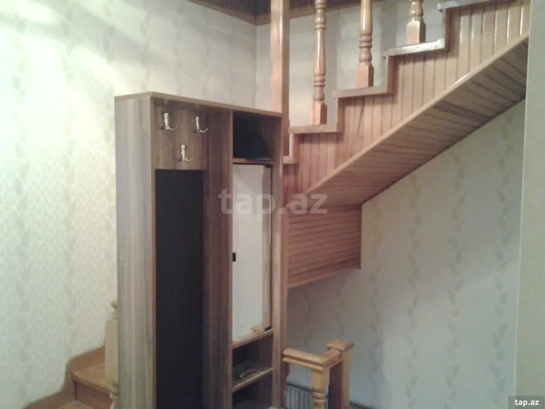 Satılır 8 otaqlı həyət evi 296 m²